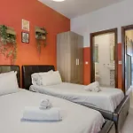 Designer, Fully Equipped 3br In W/wifi By 360 Estates