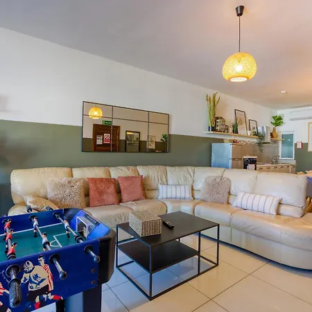 Apartment Designer, Fully Equipped 3br In W/wifi By 360 Estates Gzira