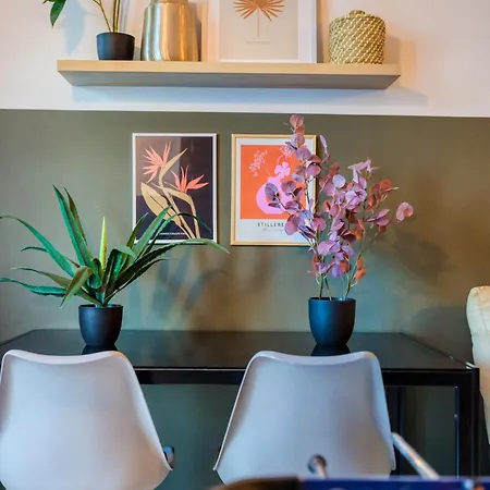 Designer, Fully Equipped 3br In W/wifi By 360 Estates *