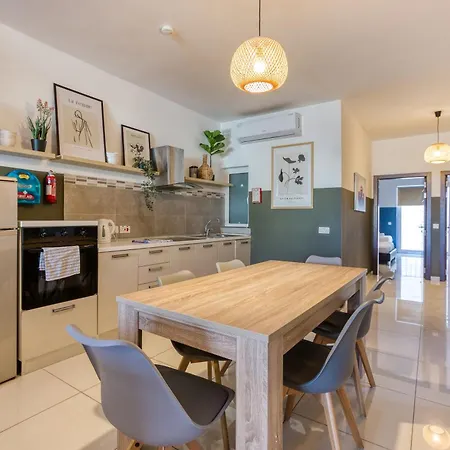 Designer, Fully Equipped 3br In W/wifi By 360 Estates *