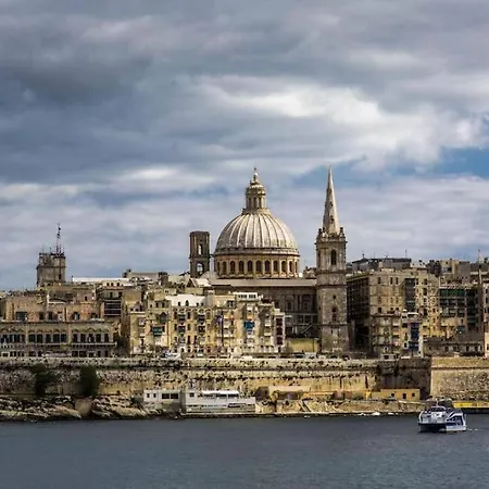 Designer, Fully Equipped 3br In W/wifi By 360 Estates Apartment Gzira