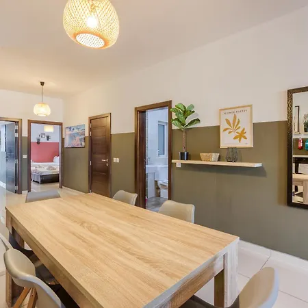 Designer, Fully Equipped 3br In W/wifi By 360 Estates