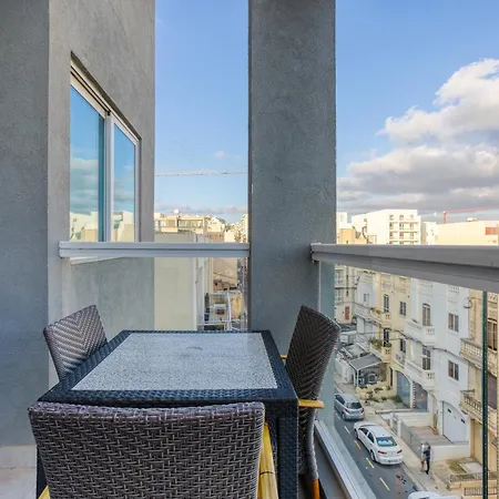 Designer, Fully Equipped 3br In W/wifi By 360 Estates Apartment Gzira