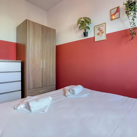 Designer, Fully Equipped 3br In W/wifi By 360 Estates *