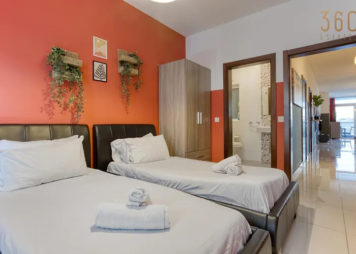 Designer, Fully Equipped 3br In W/wifi By 360 Estates