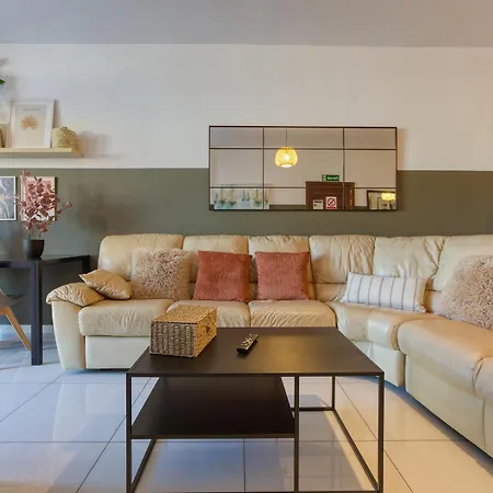 Designer, Fully Equipped 3br In W/wifi By 360 Estates Gzira