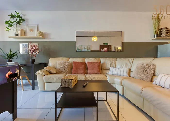 Designer, Fully Equipped 3br In W/wifi By 360 Estates Gzira
