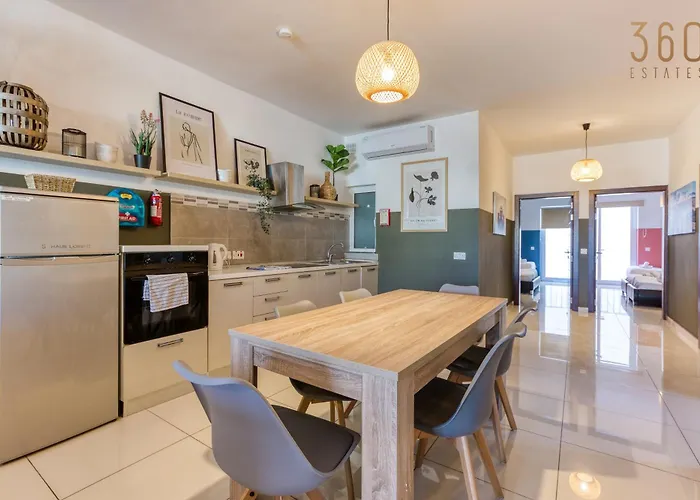 Designer, Fully Equipped 3br In W/wifi By 360 Estates *