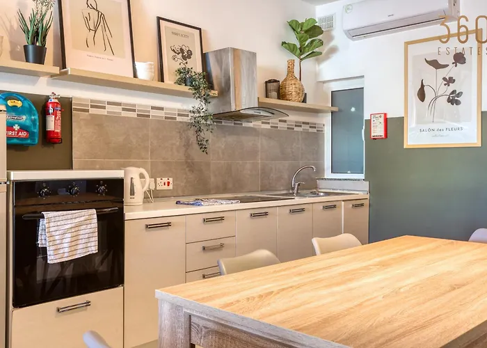Designer, Fully Equipped 3br In W/wifi By 360 Estates Gzira