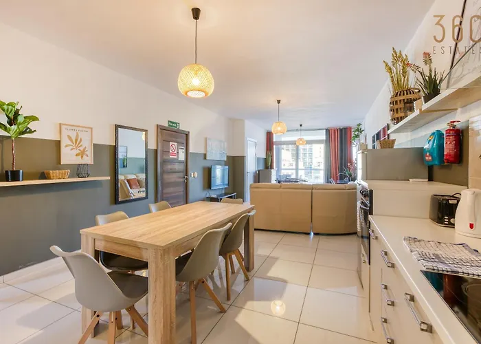 Designer, Fully Equipped 3br In W/wifi By 360 Estates Apartament