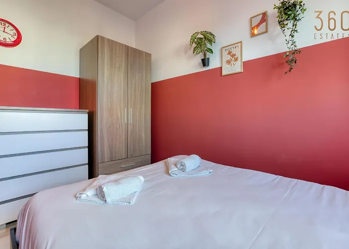 Designer, Fully Equipped 3br In W/wifi By 360 Estates *