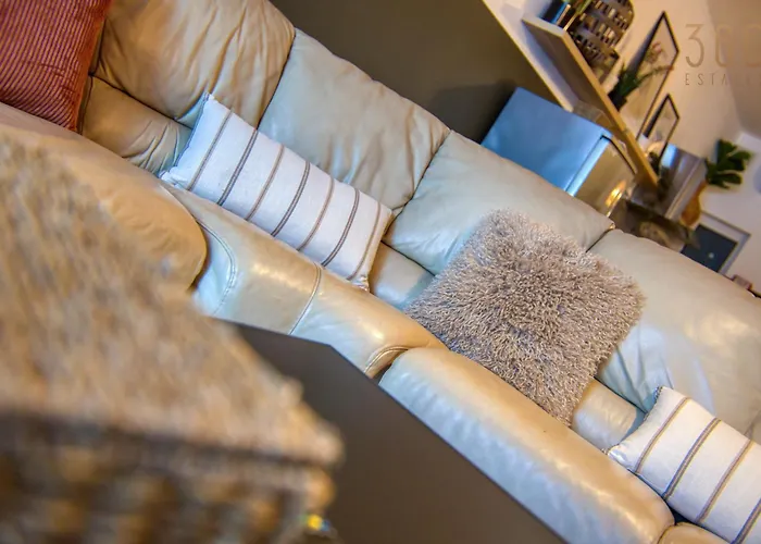 Designer, Fully Equipped 3br In W/wifi By 360 Estates Apartament Gzira